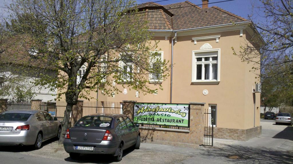 Bed and Breakfast Harsfavirag Vendeghaz Pápa Exterior foto